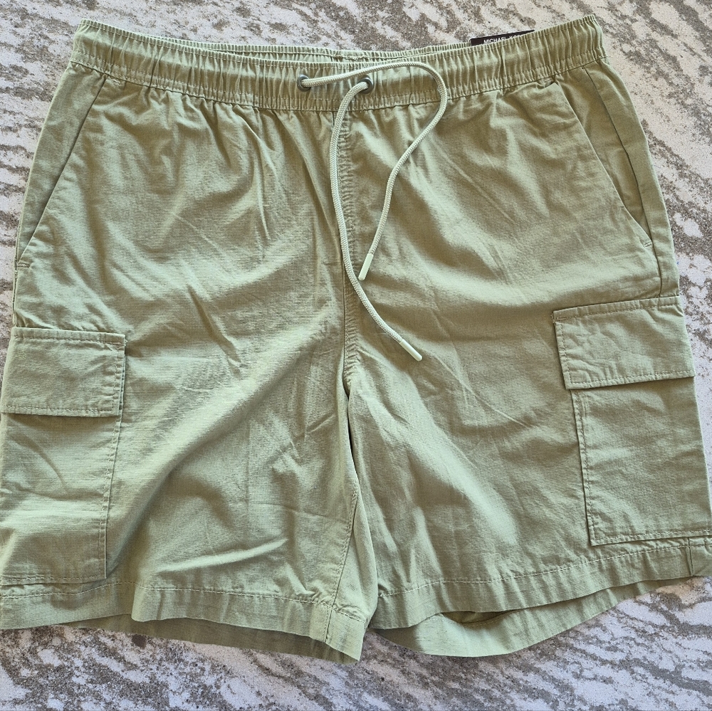 Kenneth Cole Men's Lightweight Cargo Shorts Size Medium NEW